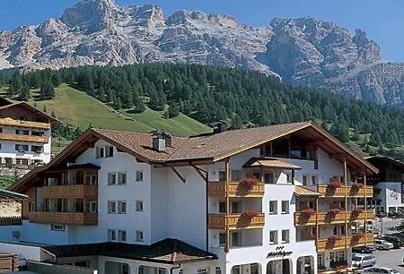 Hotel Falzares San Cassiano  Buitenkant foto