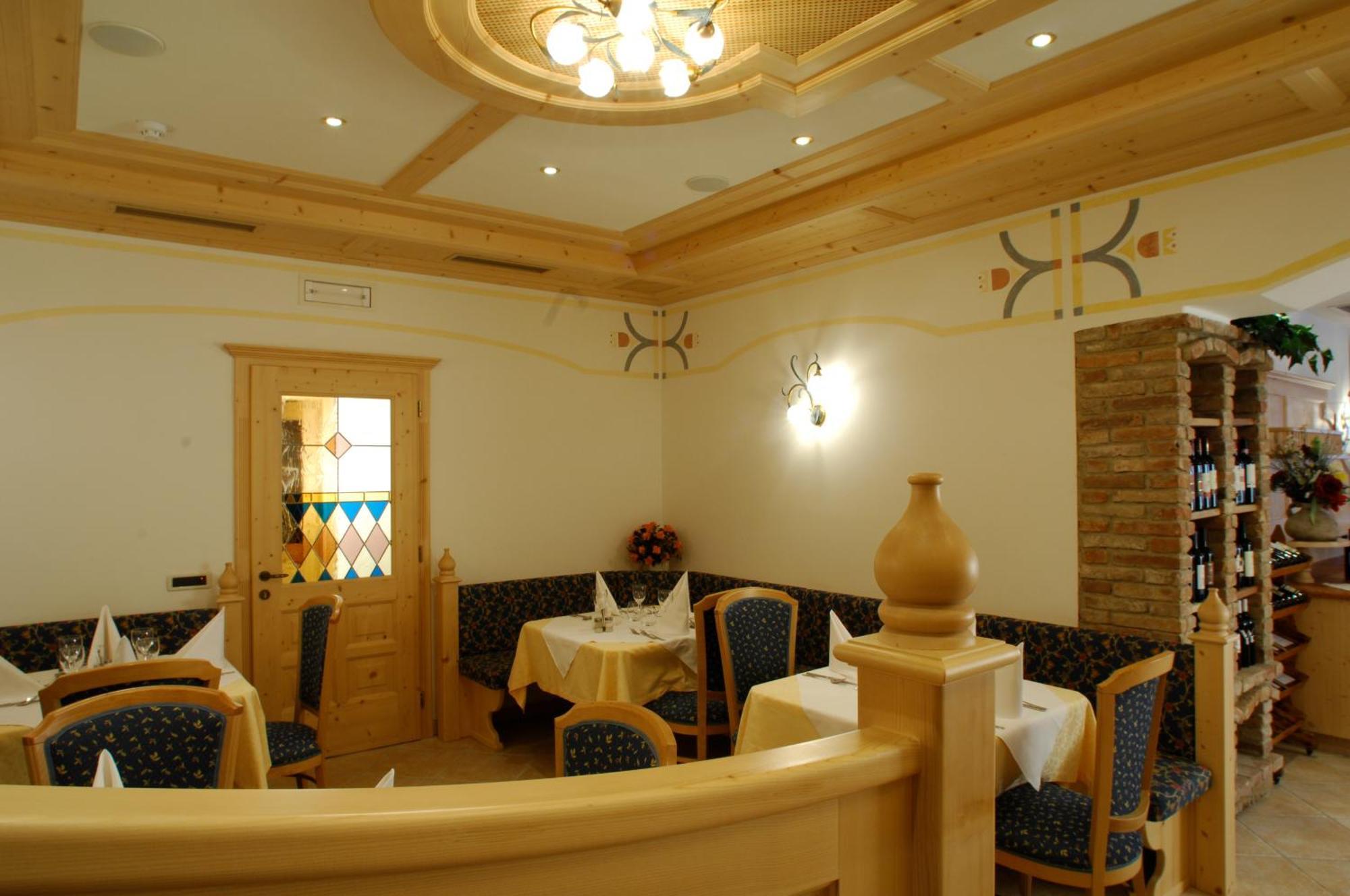 Hotel Falzares San Cassiano  Buitenkant foto