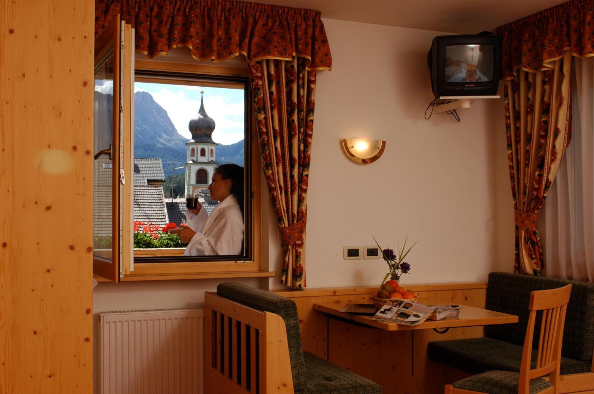 Hotel Falzares San Cassiano  Buitenkant foto