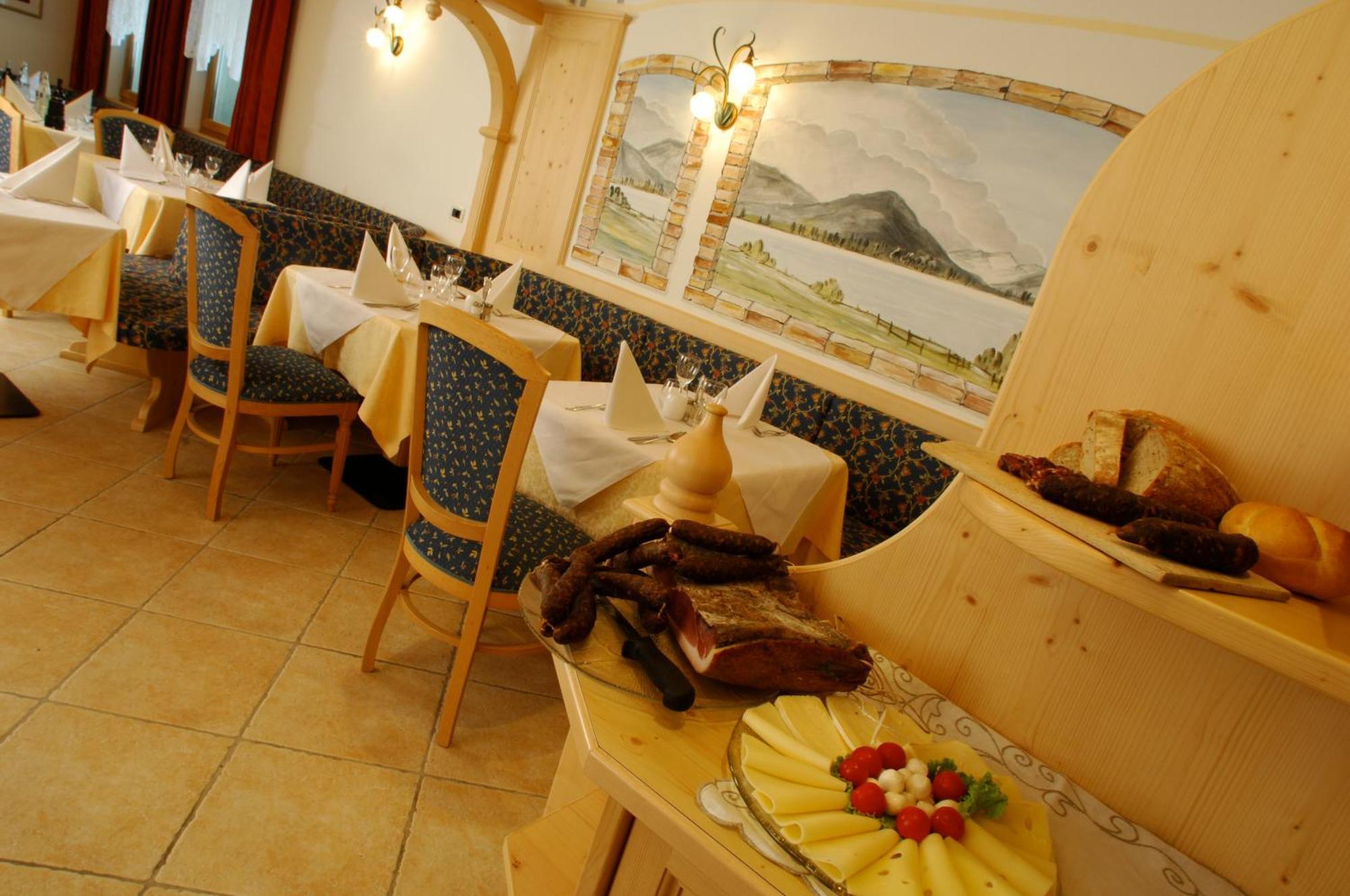 Hotel Falzares San Cassiano  Buitenkant foto