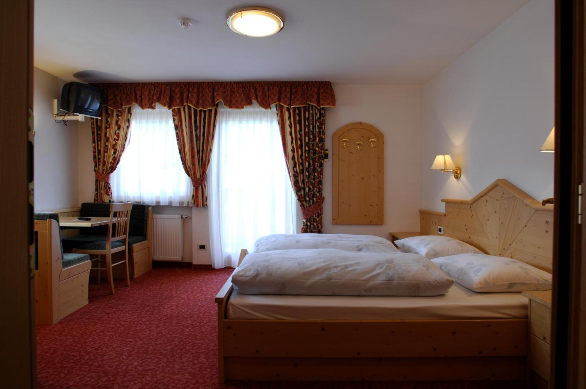 Hotel Falzares San Cassiano  Buitenkant foto
