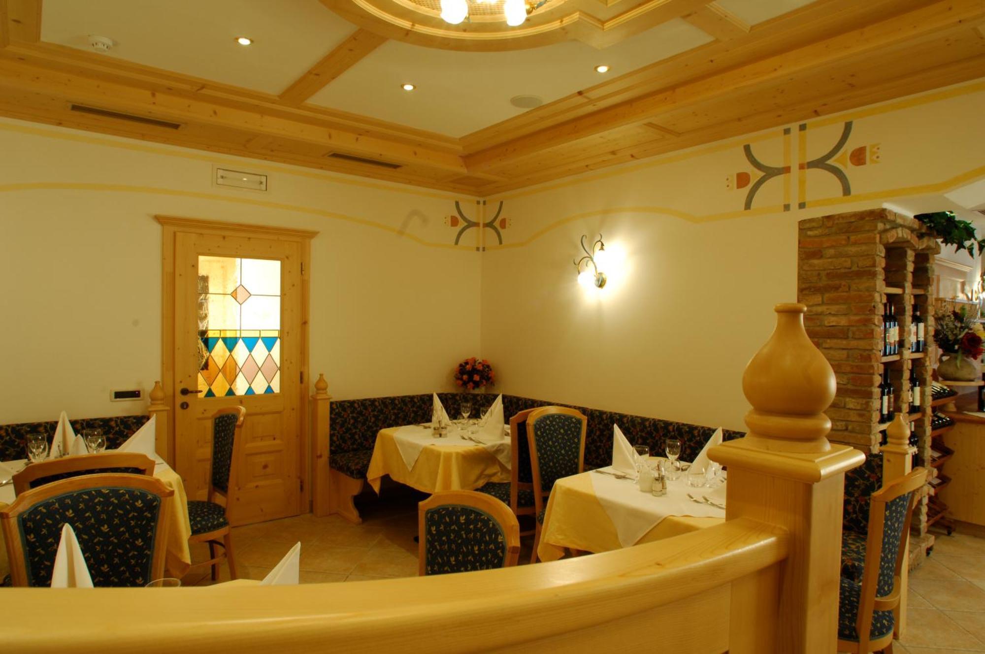 Hotel Falzares San Cassiano  Buitenkant foto