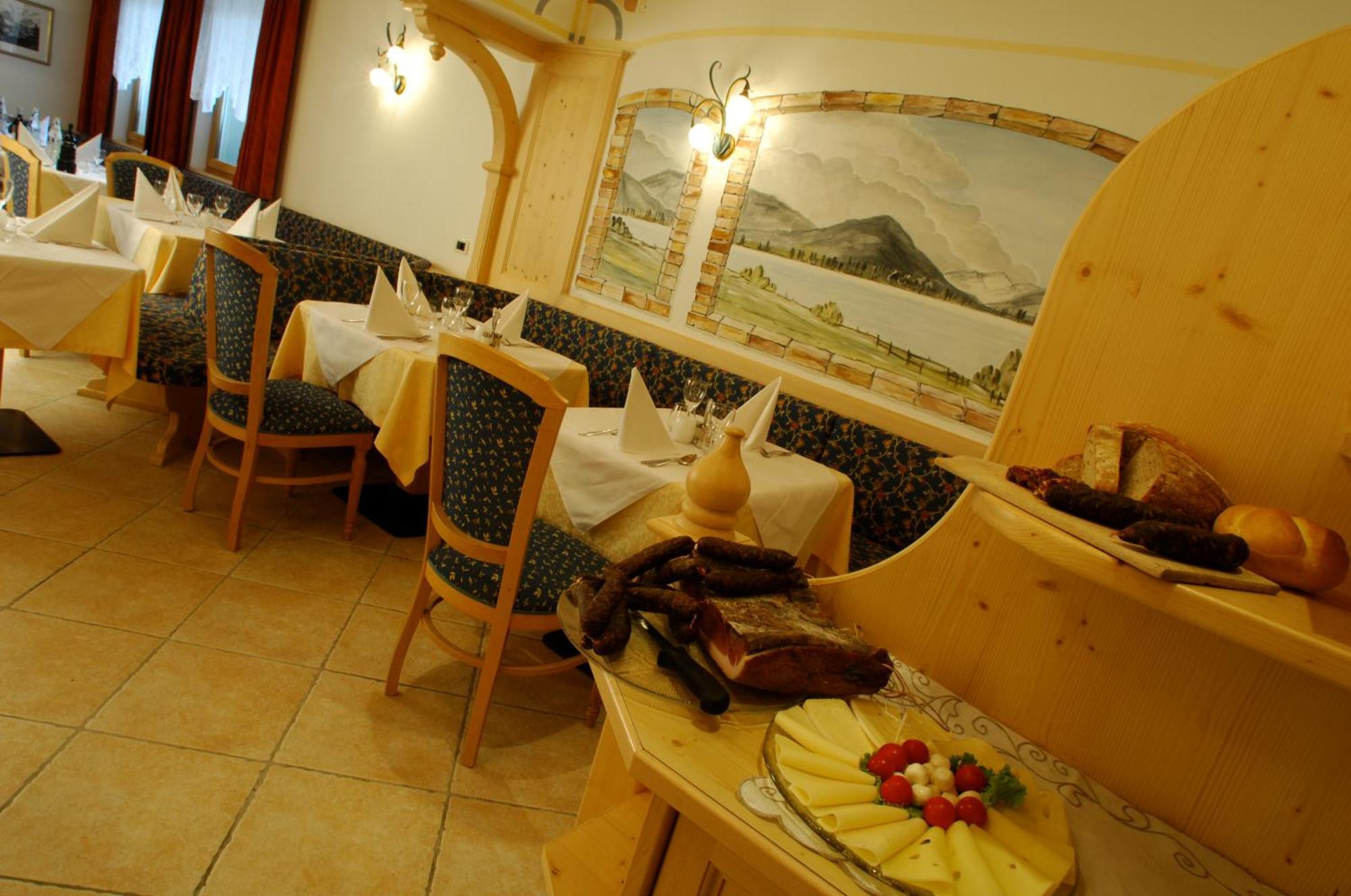 Hotel Falzares San Cassiano  Buitenkant foto